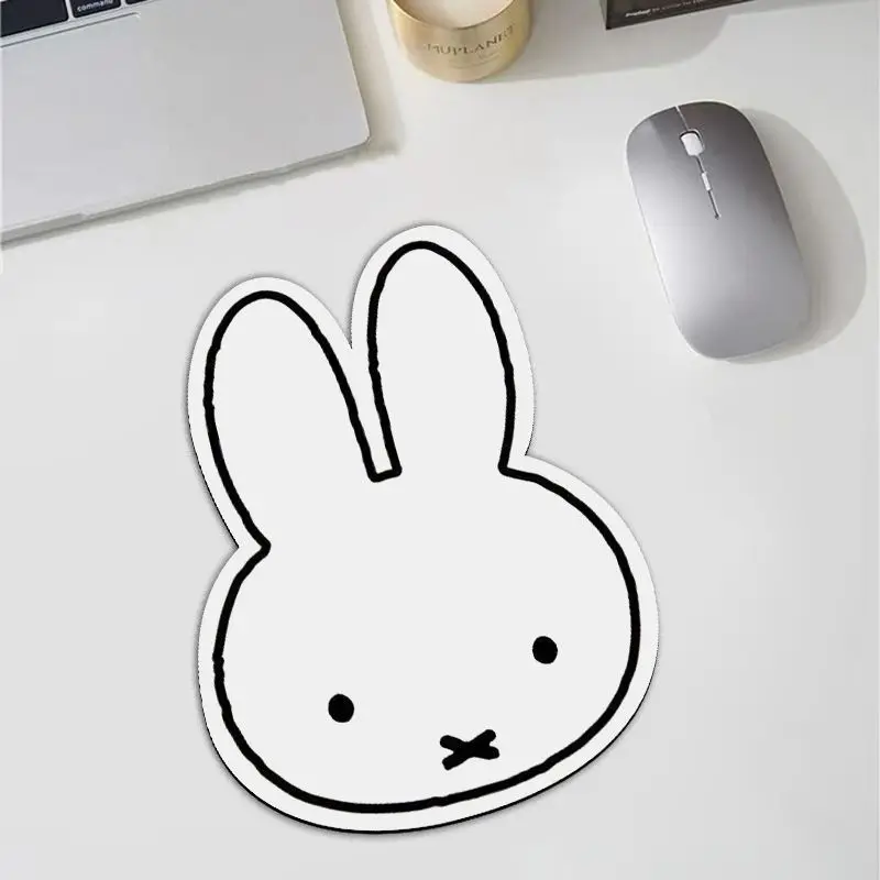 Desk Setup Rug - Mouse Pad em Forma de Coelho